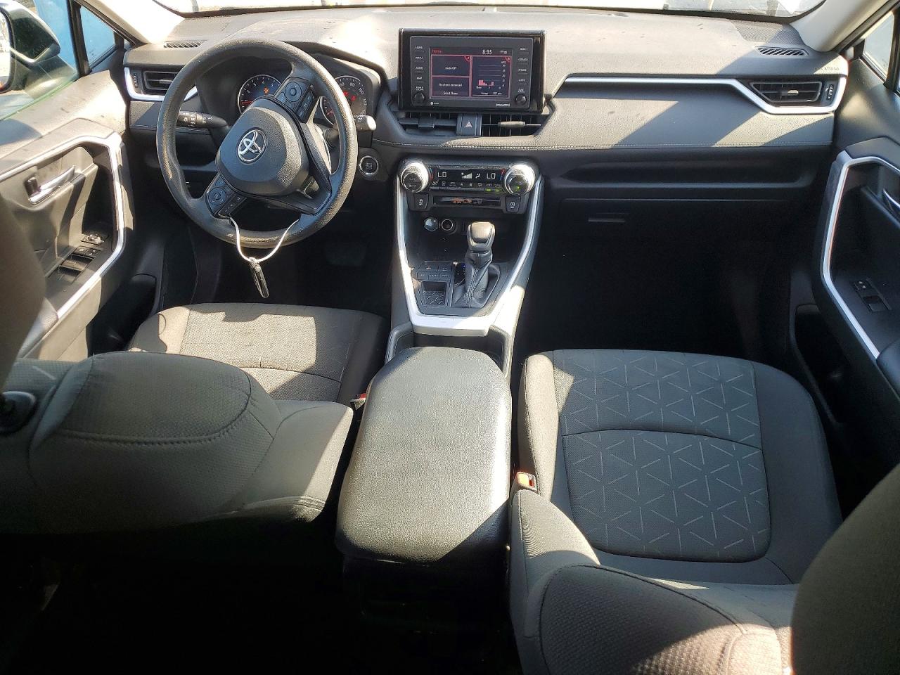 2021 TOYOTA RAV4 XLE photo 15