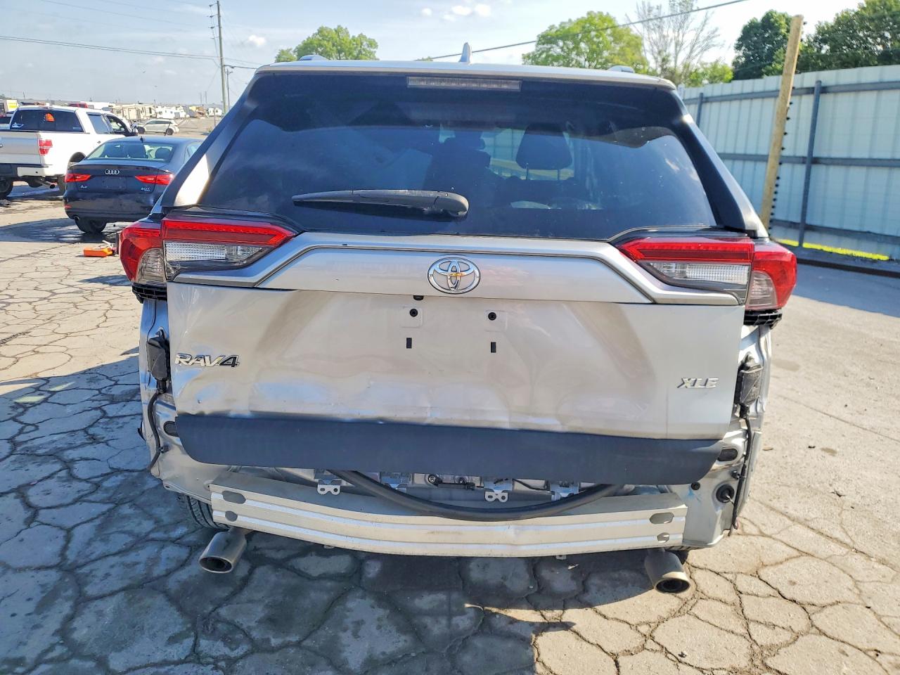 2021 TOYOTA RAV4 XLE photo 11