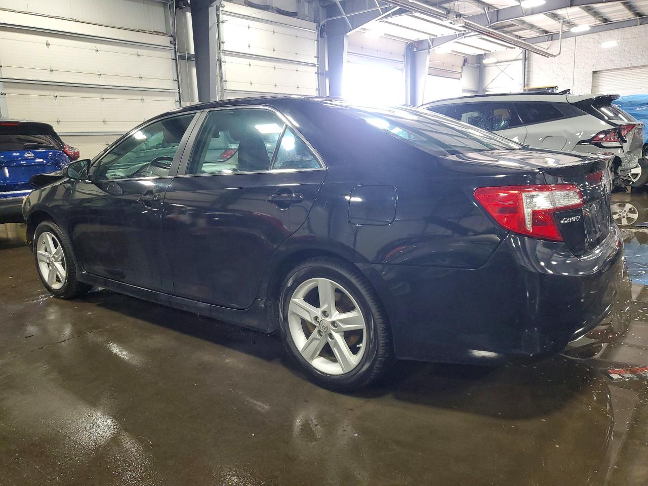 2013 TOYOTA CAMRY SE photo 2