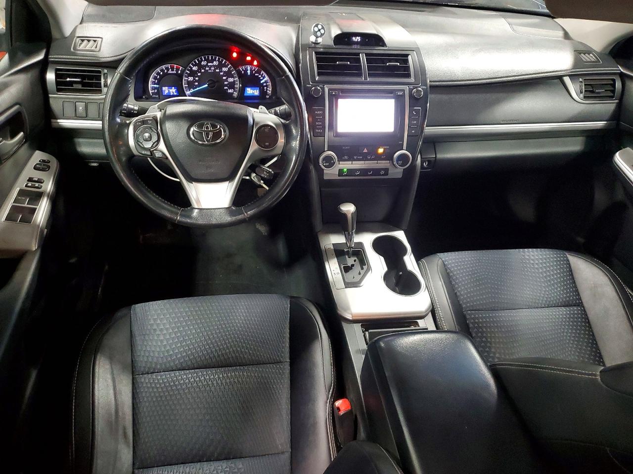 2013 TOYOTA CAMRY SE photo 8