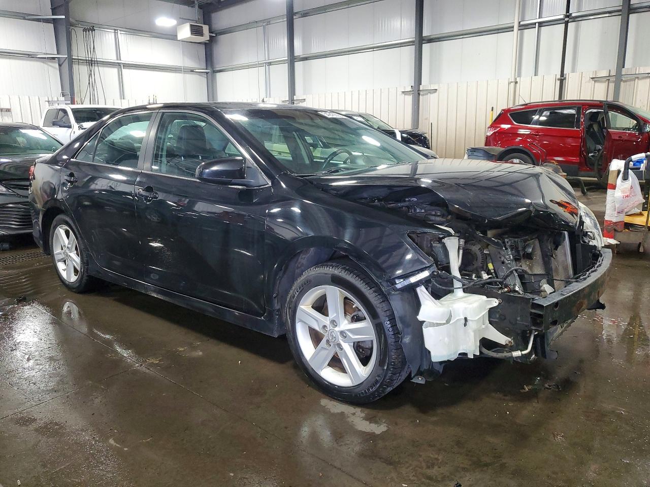 2013 TOYOTA CAMRY SE photo 4