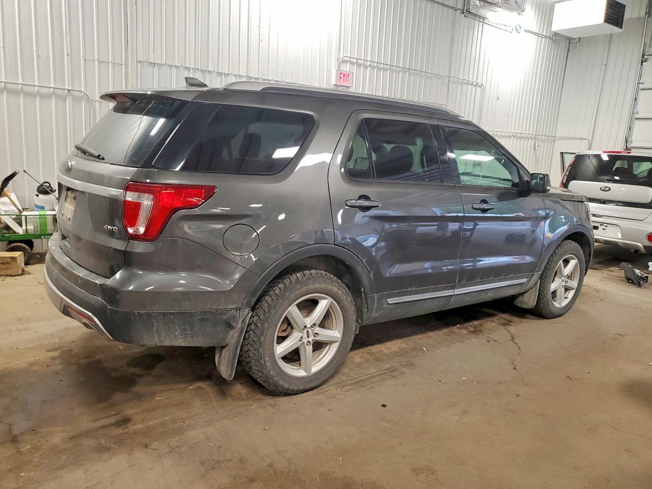 2017 FORD EXPLORER XLT photo 7