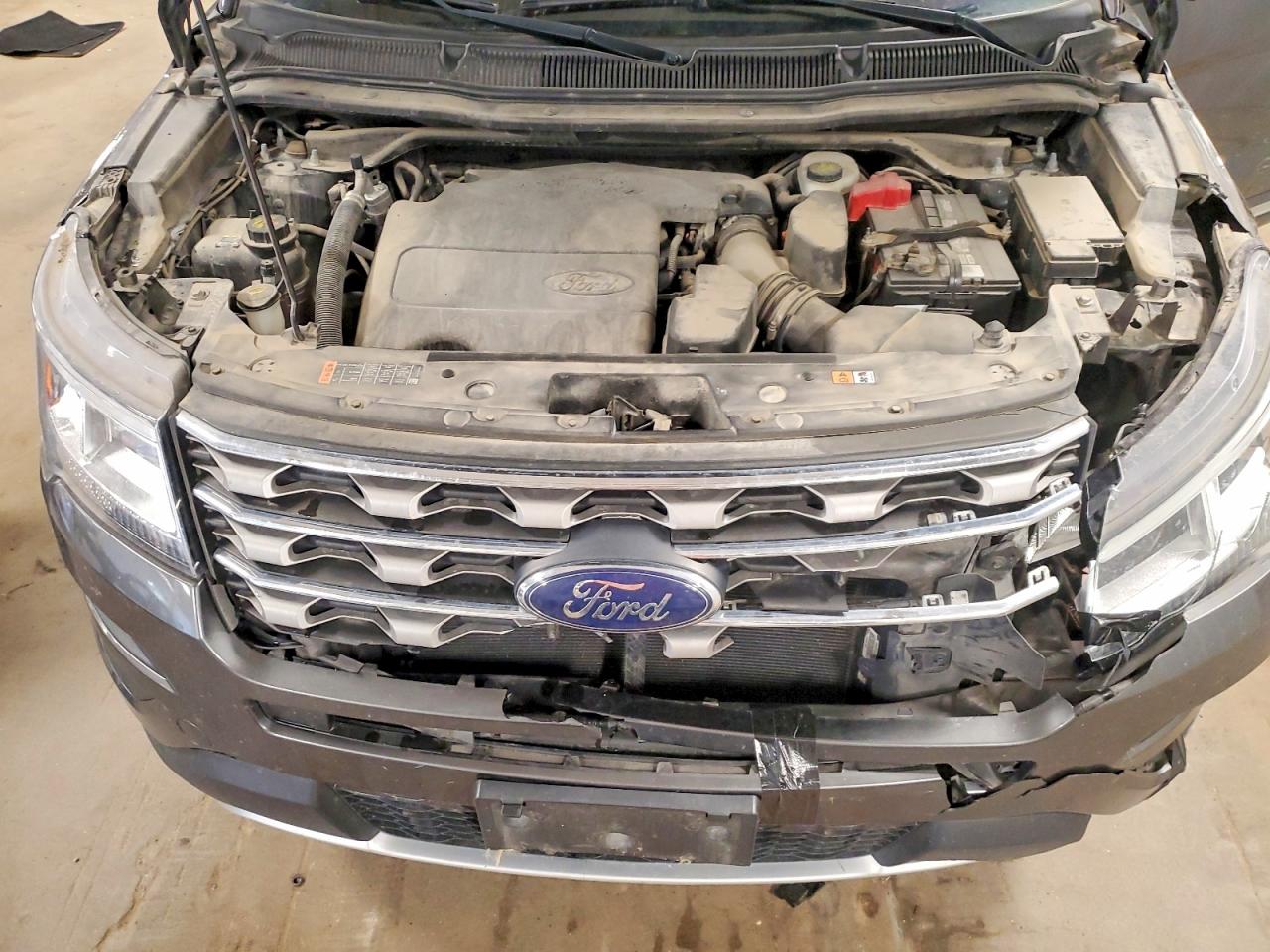 2017 FORD EXPLORER XLT photo 34