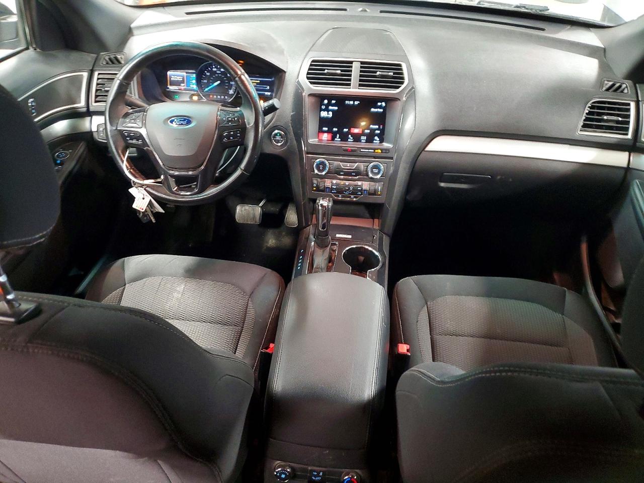 2017 FORD EXPLORER XLT photo 22
