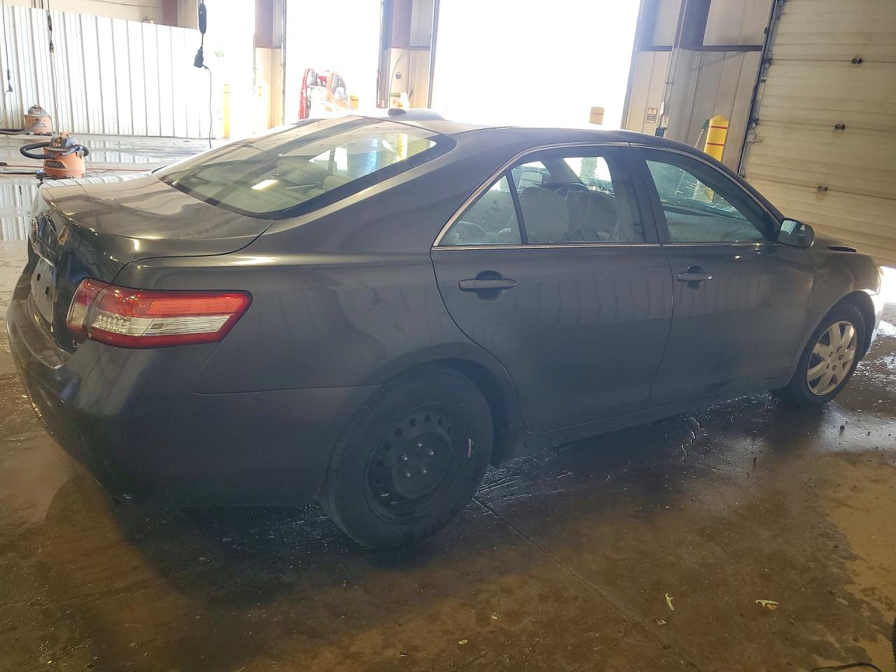 2010 TOYOTA CAMRY LE photo 3