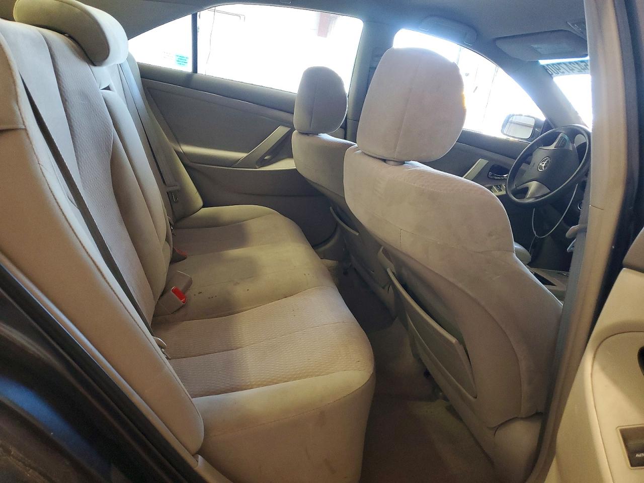 2010 TOYOTA CAMRY LE photo 10