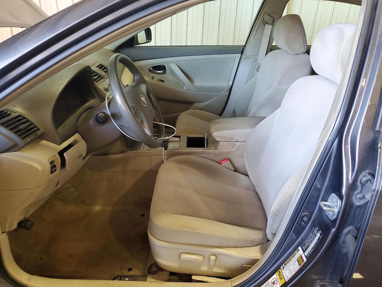 2010 TOYOTA CAMRY LE photo 7