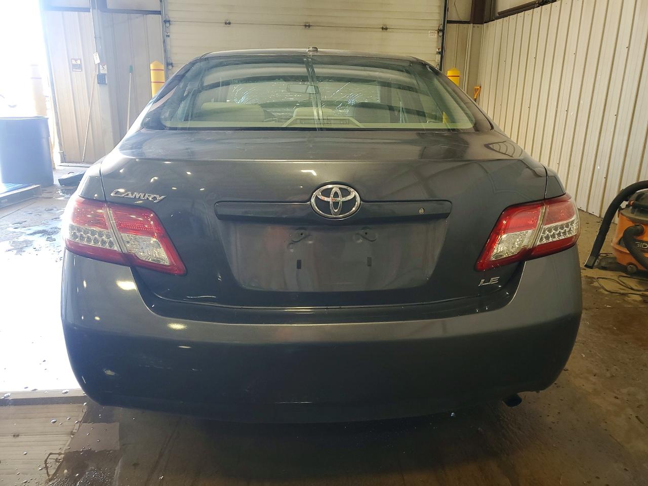 2010 TOYOTA CAMRY LE photo 6