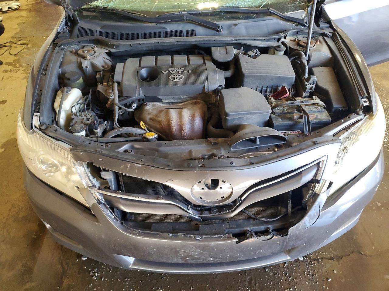 2010 TOYOTA CAMRY LE photo 11