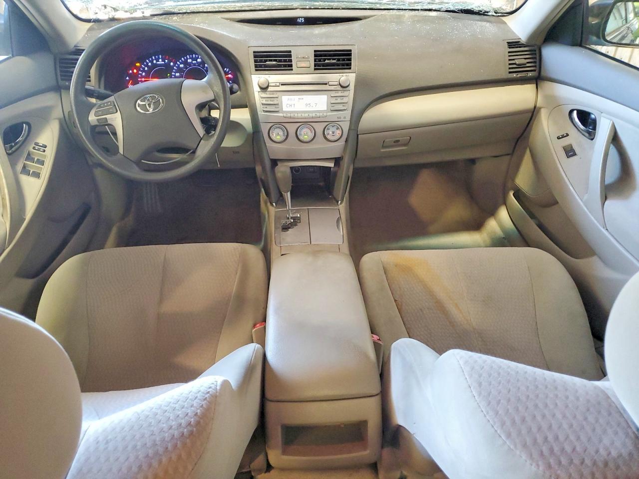 2010 TOYOTA CAMRY LE photo 8