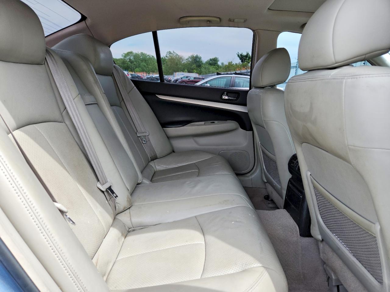 2009 INFINITI G37 photo 28