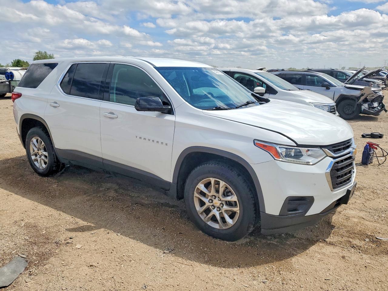 2019 CHEVROLET TRAVERSE LS photo 4