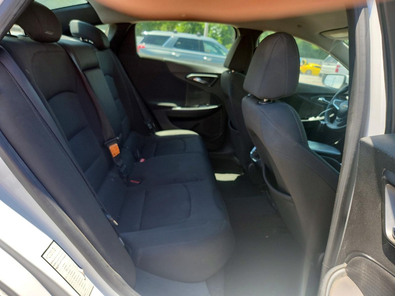 2017 CHEVROLET MALIBU photo 10