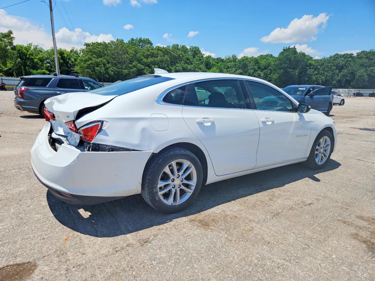 2017 CHEVROLET MALIBU photo 3