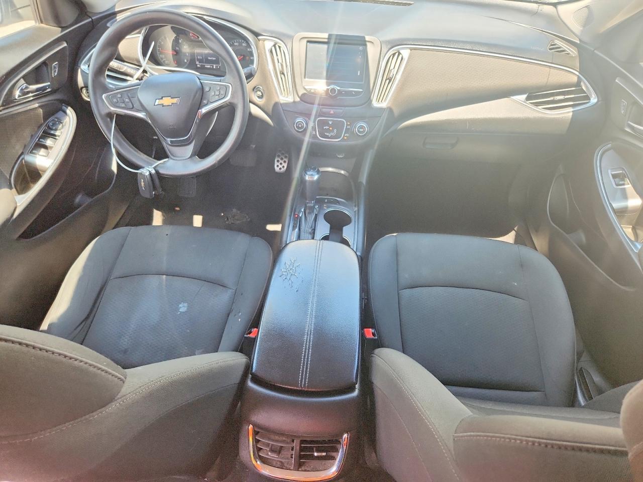 2017 CHEVROLET MALIBU photo 8