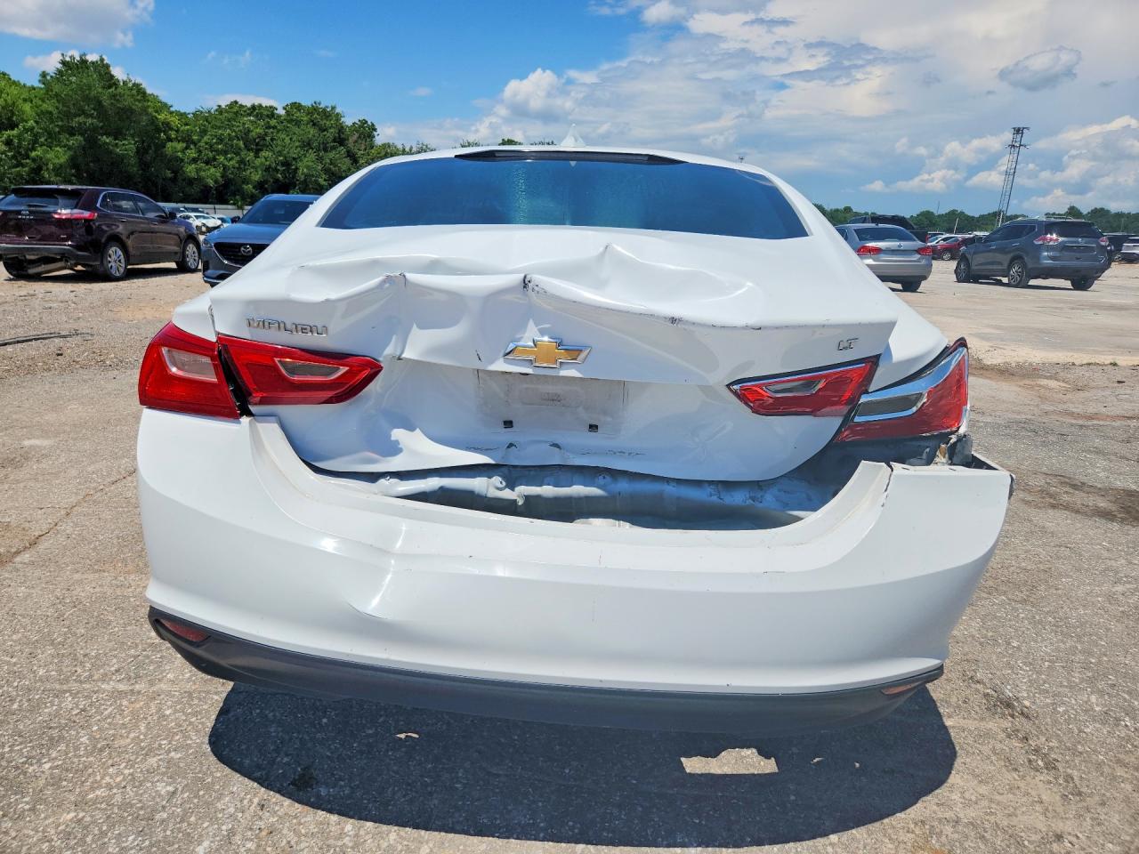 2017 CHEVROLET MALIBU photo 6