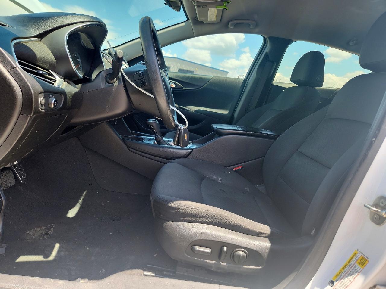 2017 CHEVROLET MALIBU photo 7