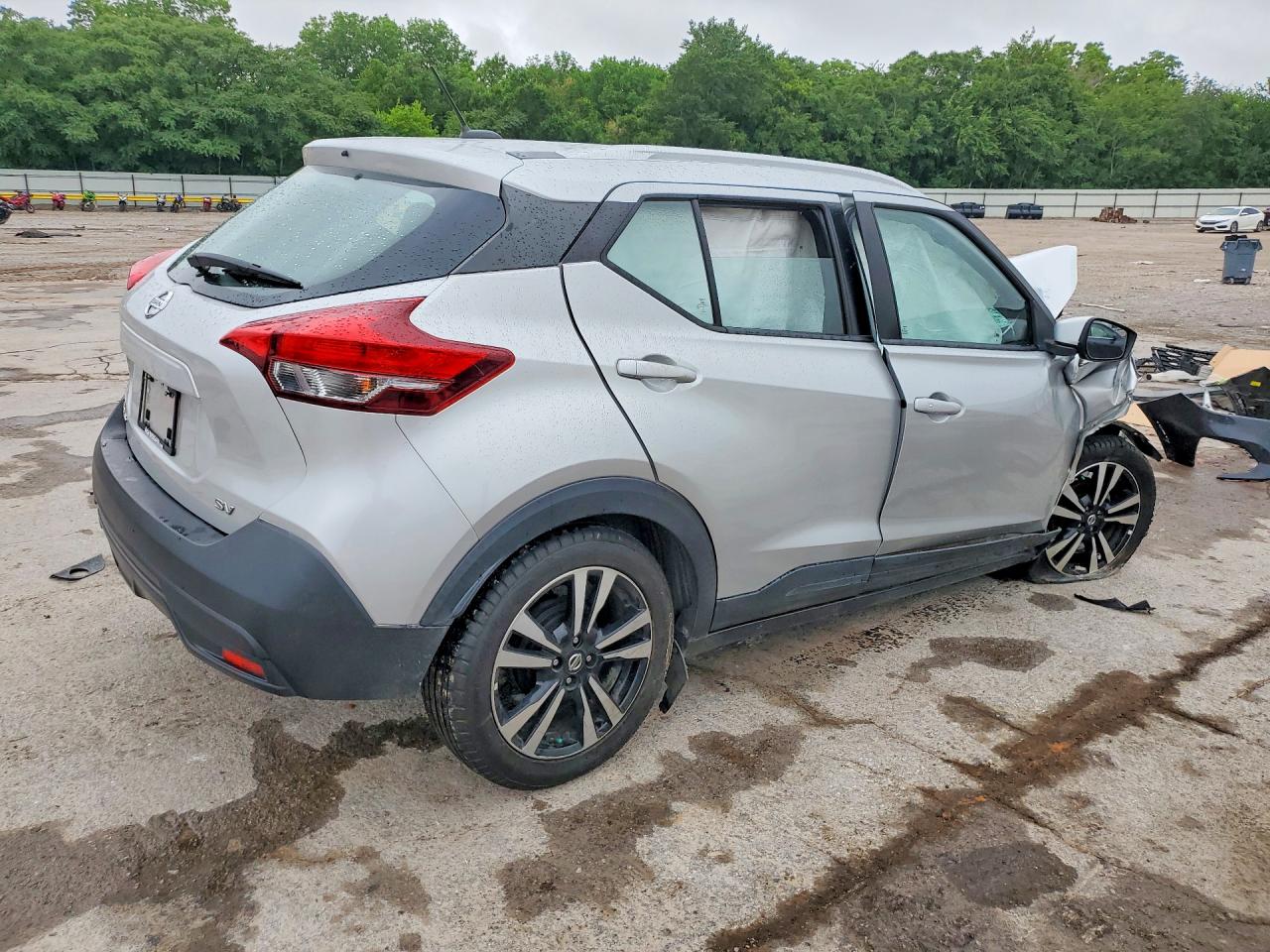 2019 NISSAN KICKS photo 5