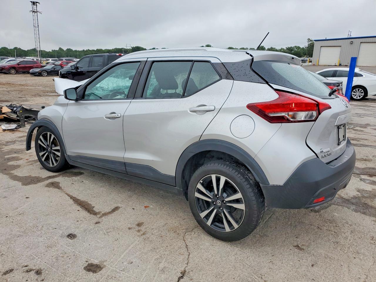 2019 NISSAN KICKS photo 3