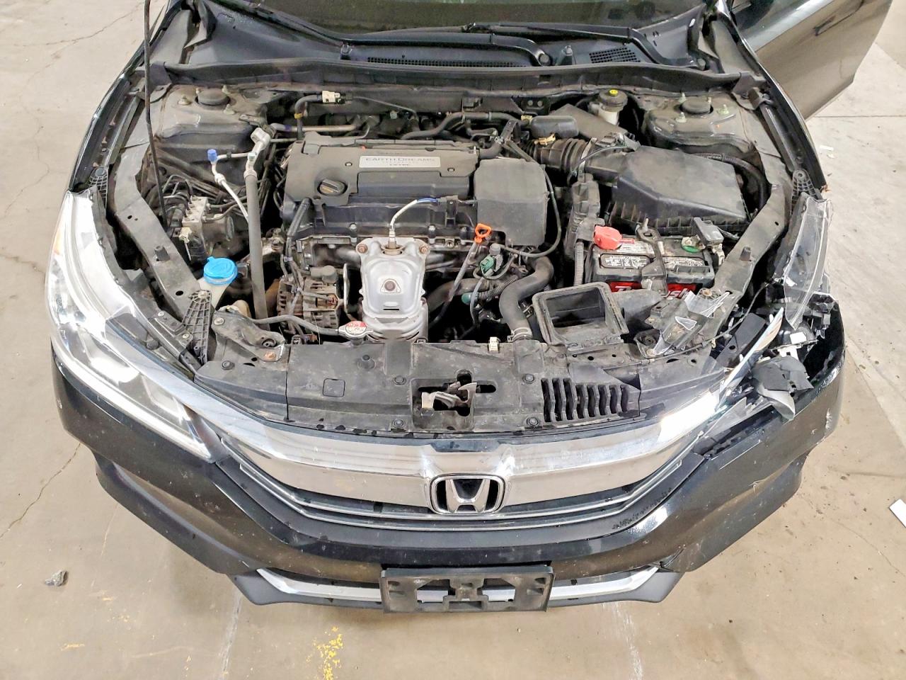 2016 HONDA ACCORD LX photo 31