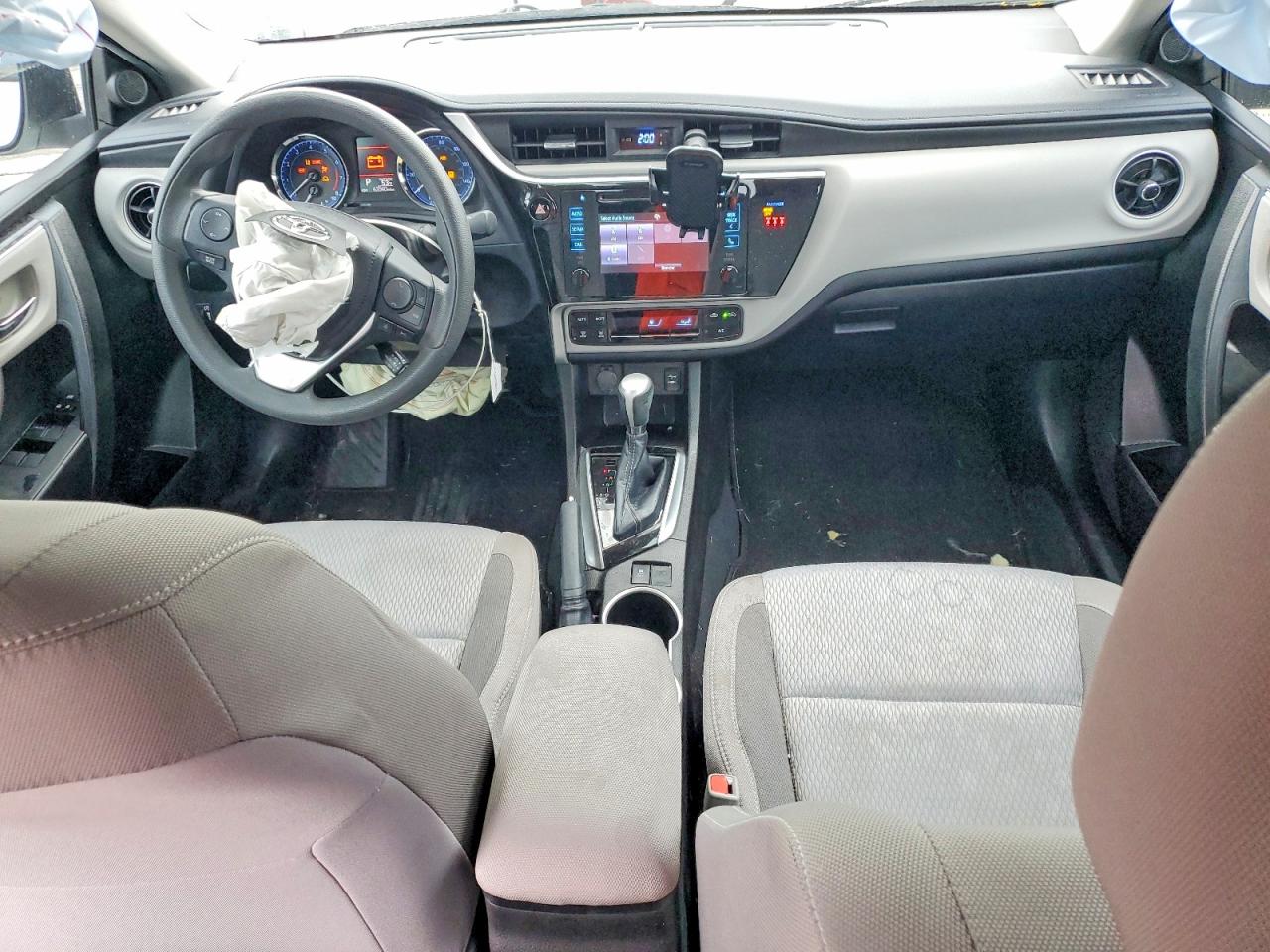 2018 TOYOTA COROLLA LE photo 8