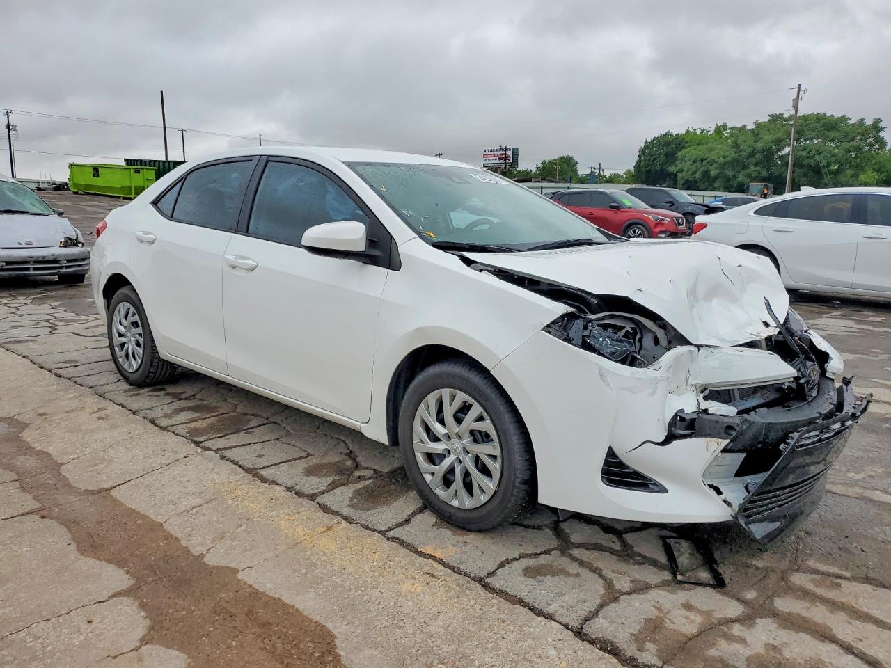 2018 TOYOTA COROLLA LE photo 4