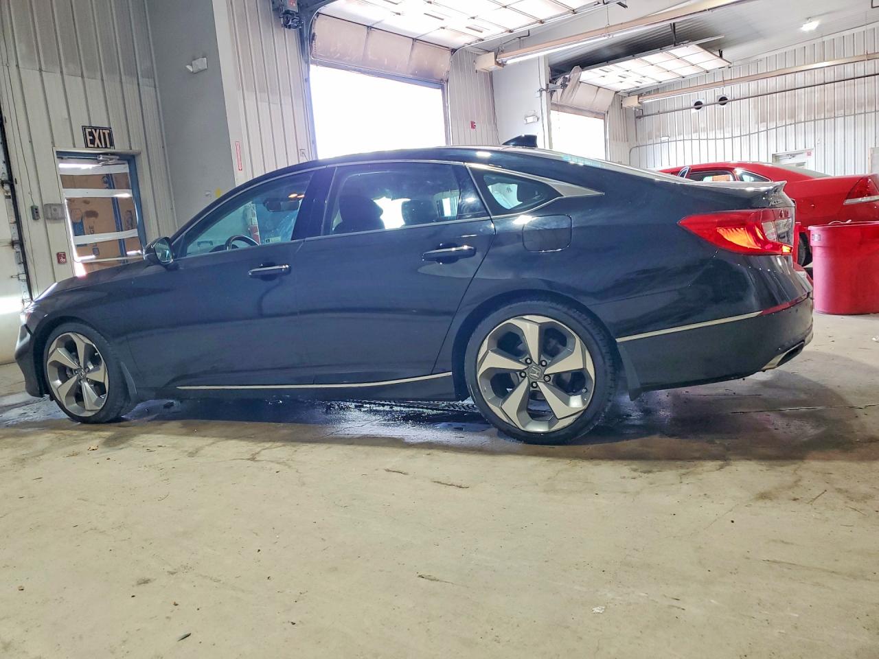 2018 HONDA ACCORD TOURING photo 2