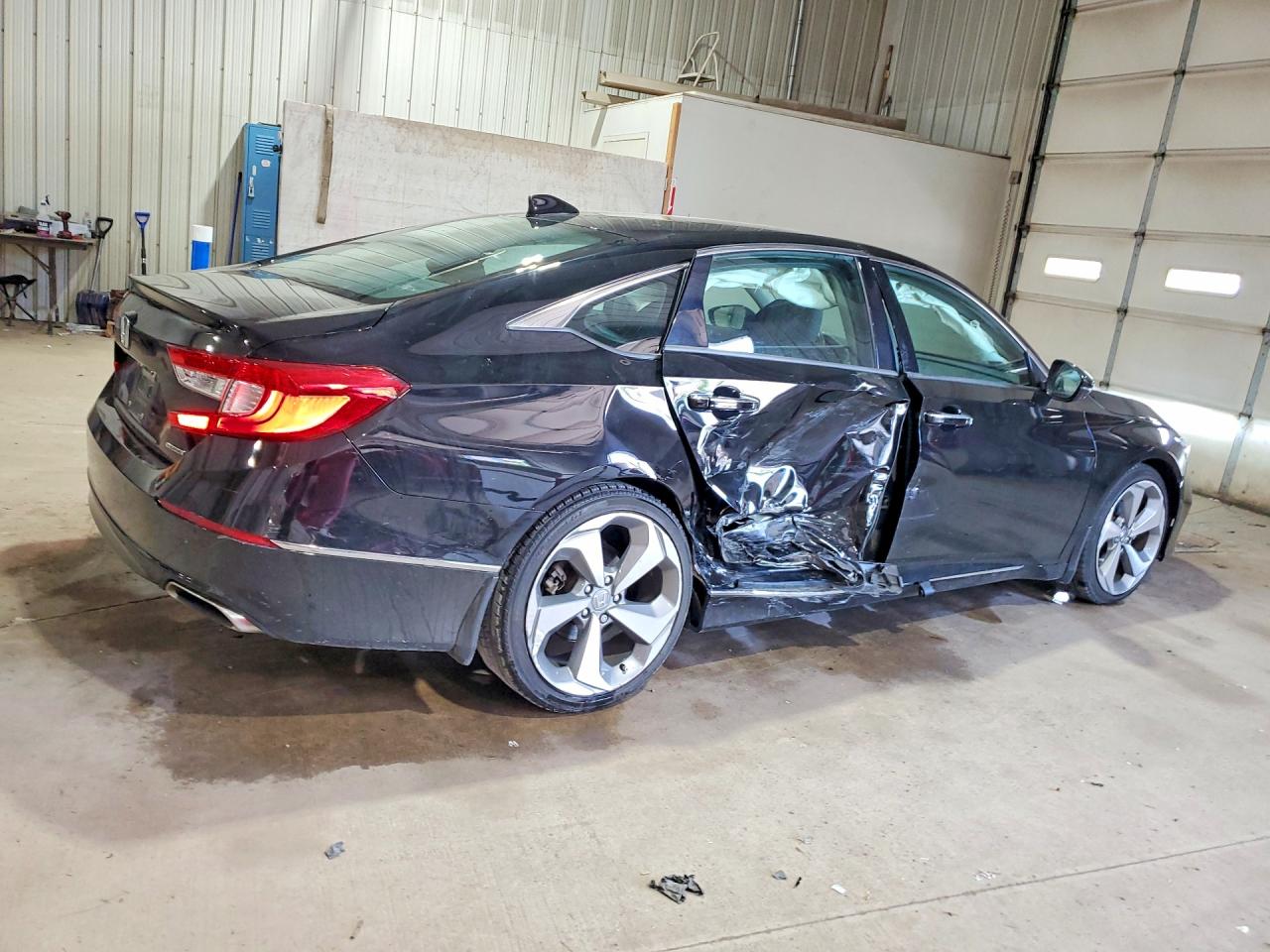 2018 HONDA ACCORD TOURING photo 3