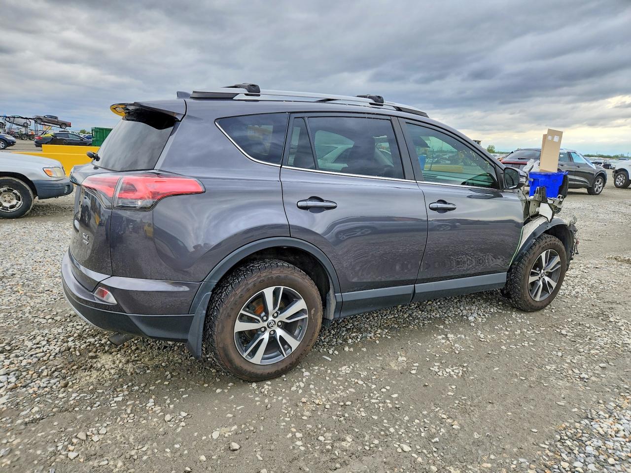 2018 TOYOTA RAV4 XLE photo 5