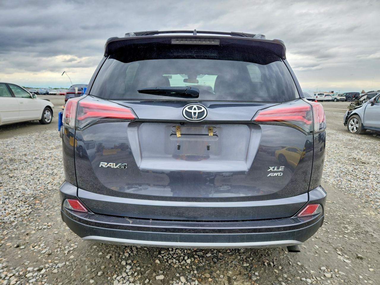 2018 TOYOTA RAV4 XLE photo 11