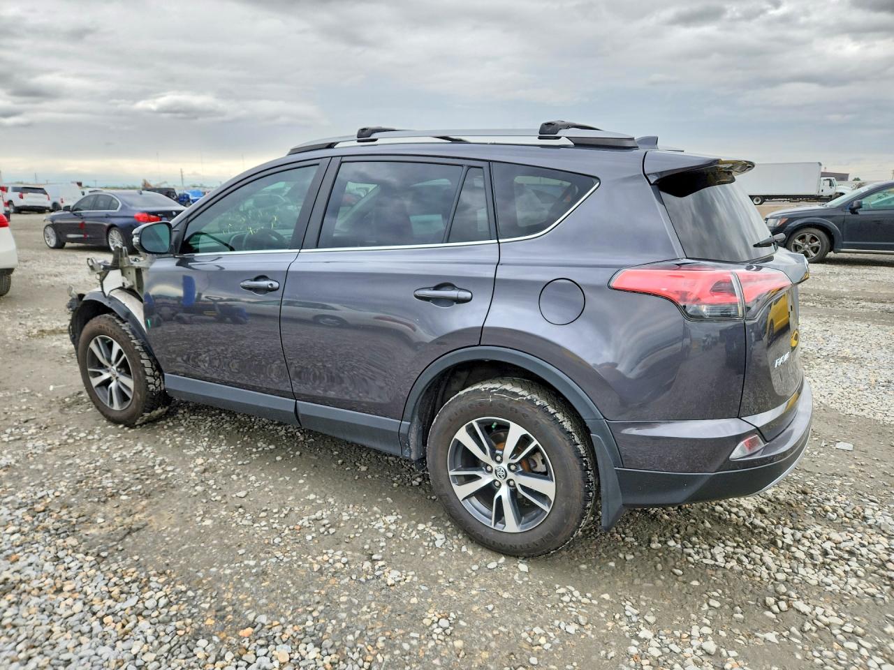 2018 TOYOTA RAV4 XLE photo 3