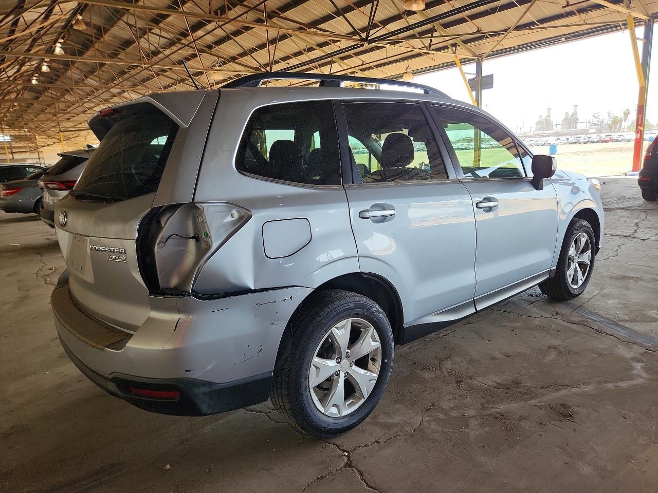 2015 SUBARU FORESTER photo 5