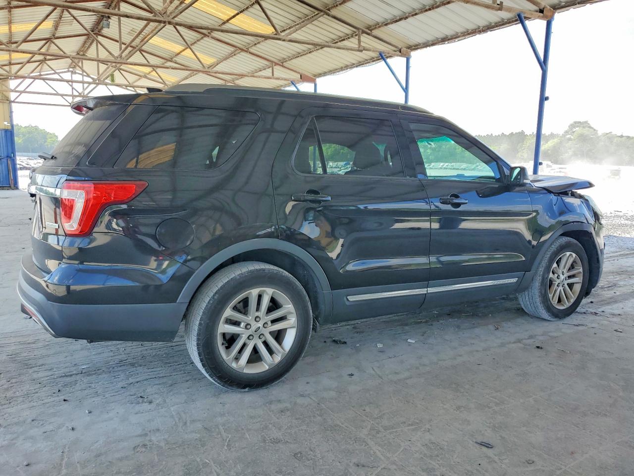 2017 FORD EXPLORER XLT photo 3