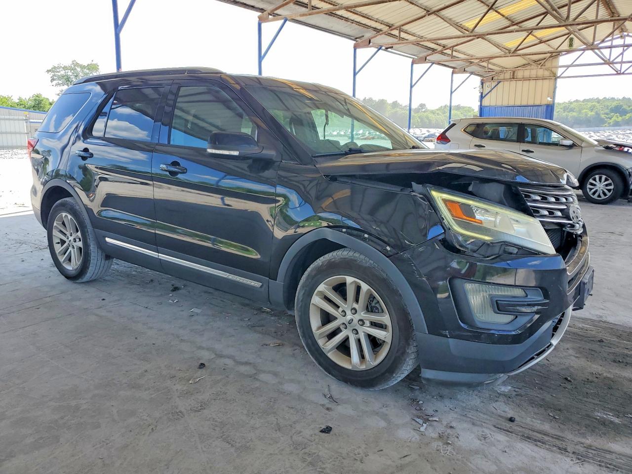 2017 FORD EXPLORER XLT photo 4