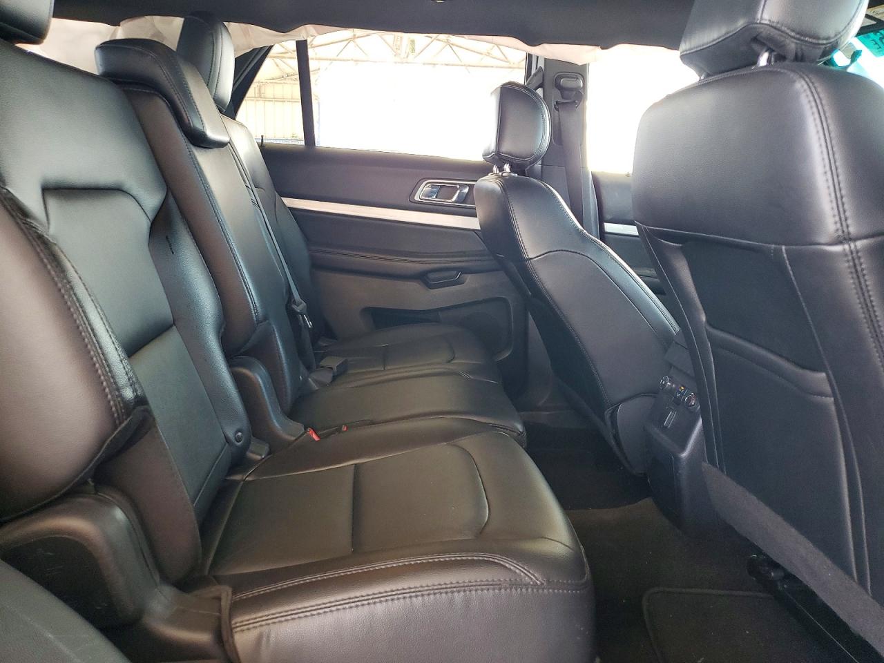 2017 FORD EXPLORER XLT photo 10