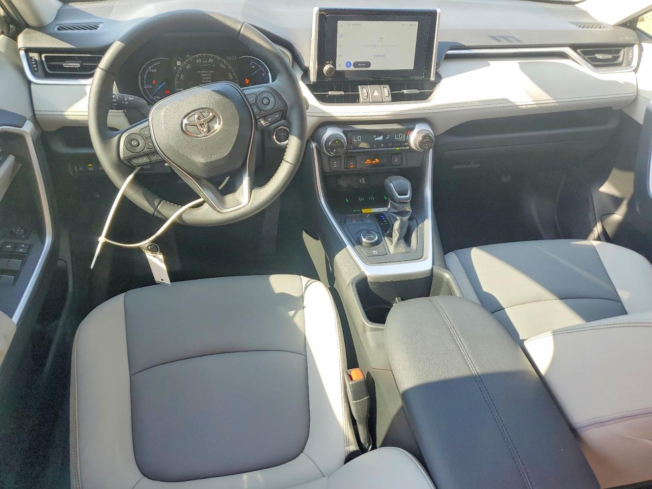 2025 TOYOTA RAV4 XLE PREMIUM photo 22