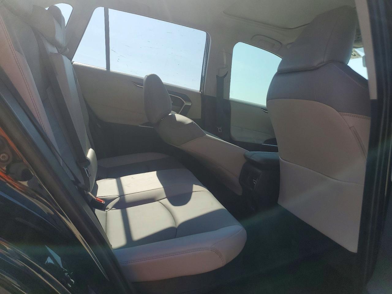 2025 TOYOTA RAV4 XLE PREMIUM photo 28