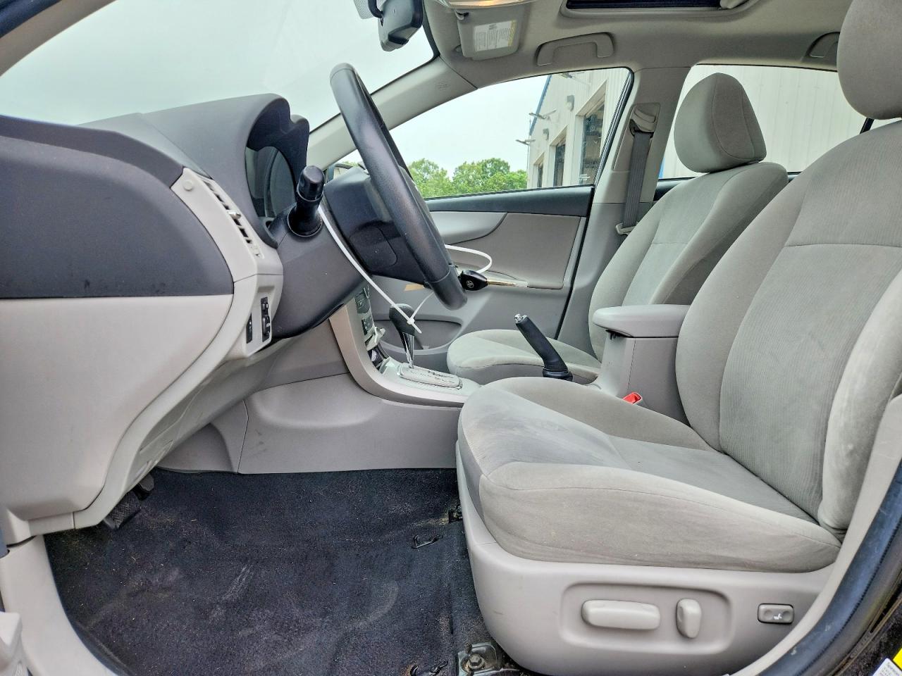 2013 TOYOTA COROLLA LE photo 13