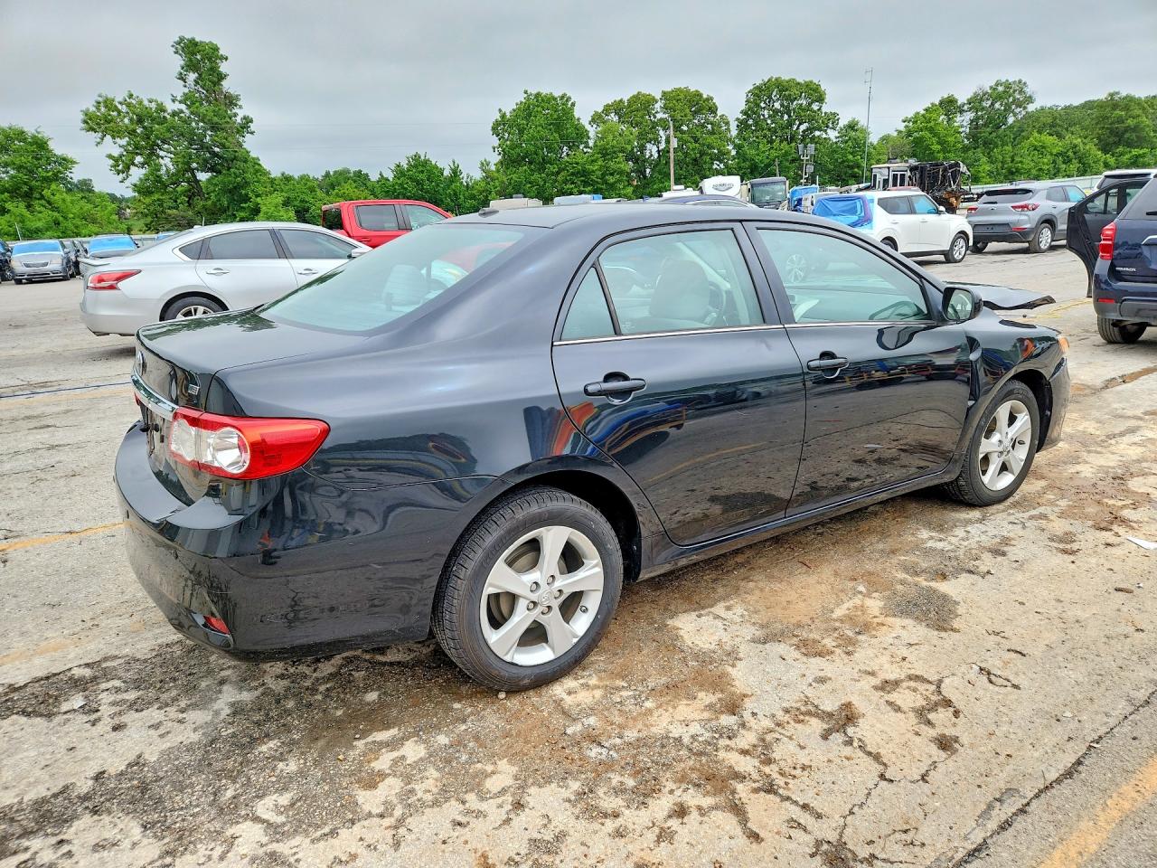 2013 TOYOTA COROLLA LE photo 5