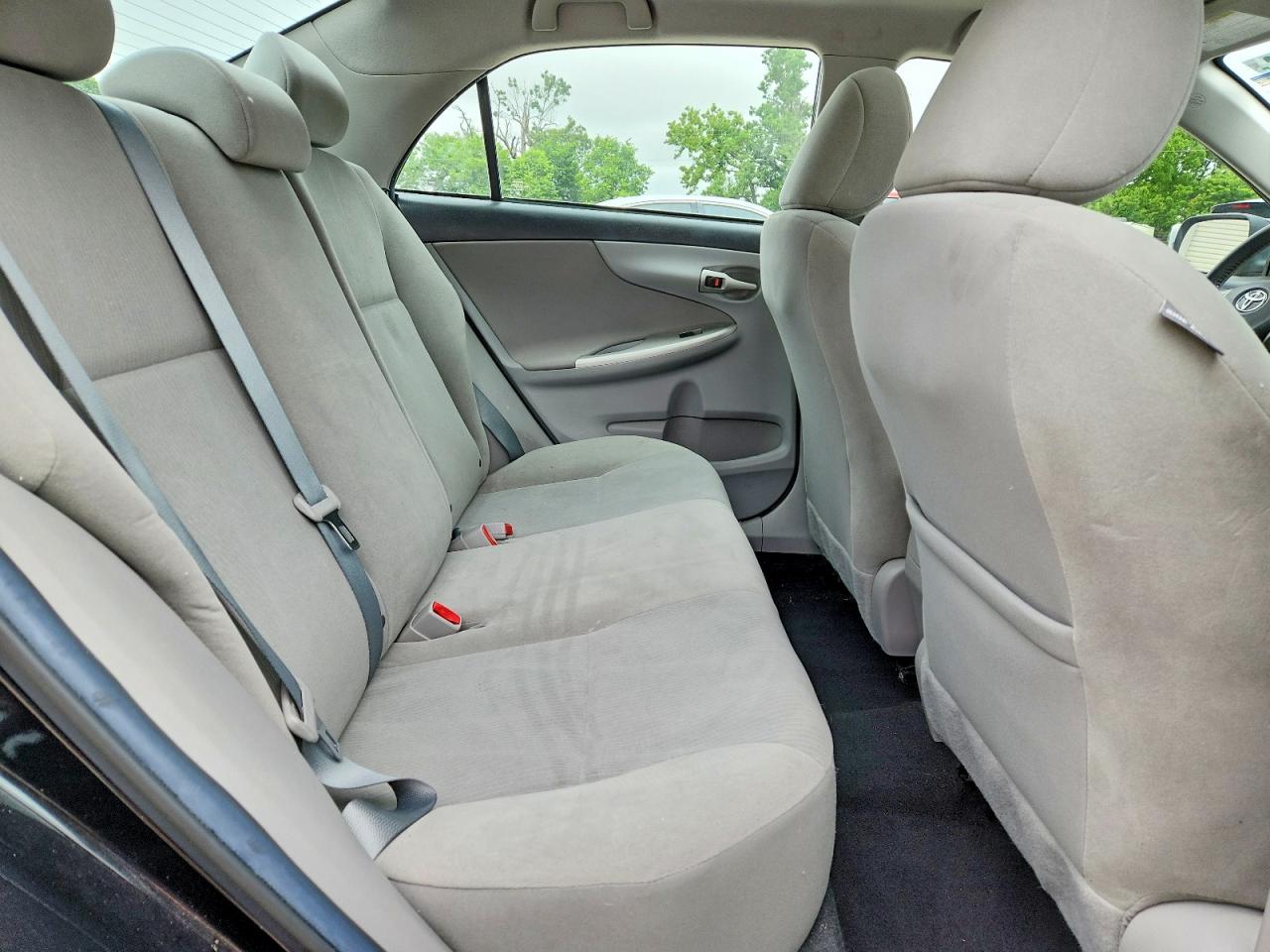 2013 TOYOTA COROLLA LE photo 19