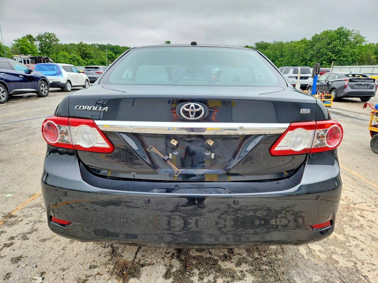 2013 TOYOTA COROLLA LE photo 11