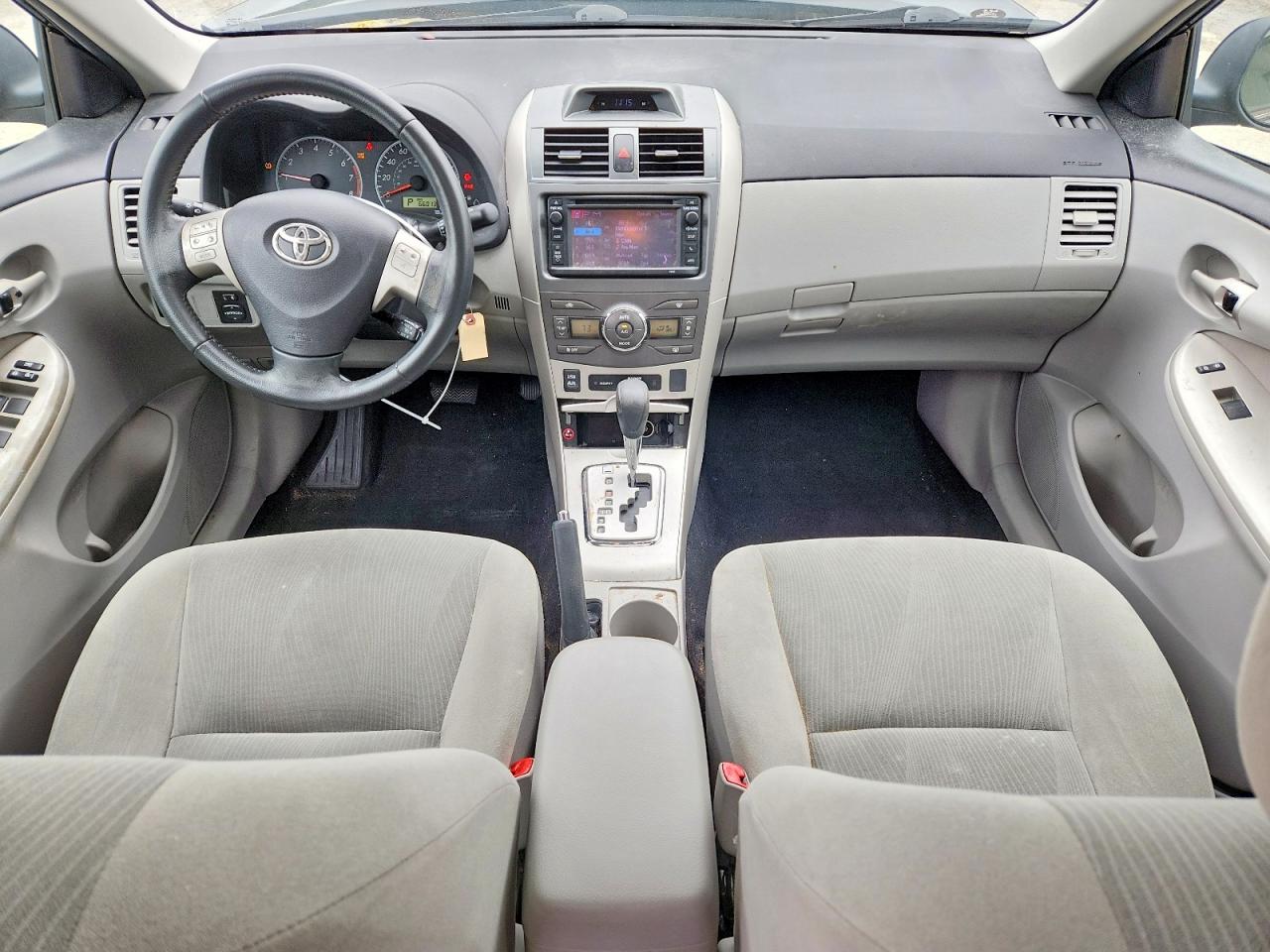 2013 TOYOTA COROLLA LE photo 15