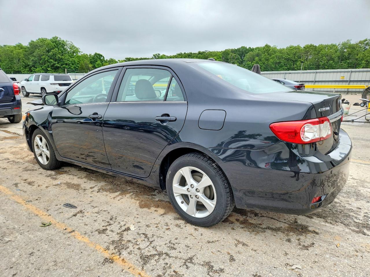 2013 TOYOTA COROLLA LE photo 3