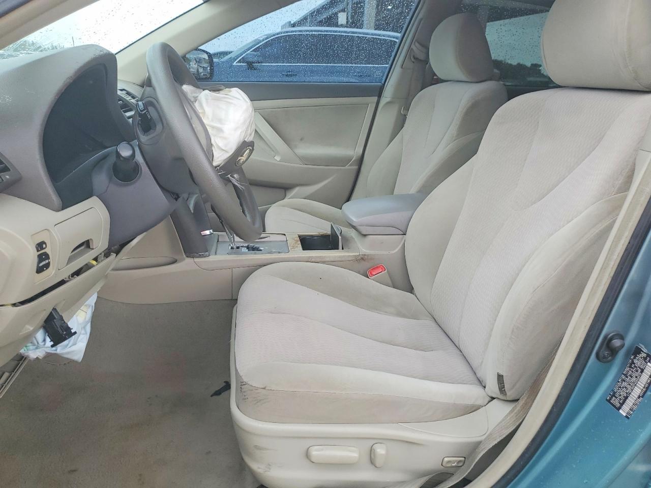 2010 TOYOTA CAMRY LE photo 19
