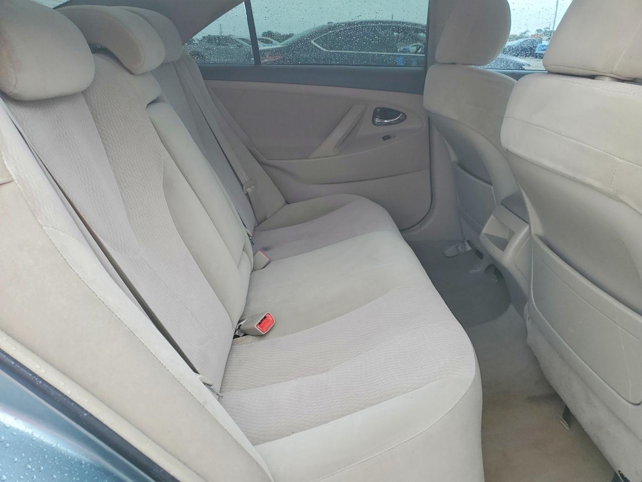 2010 TOYOTA CAMRY LE photo 28