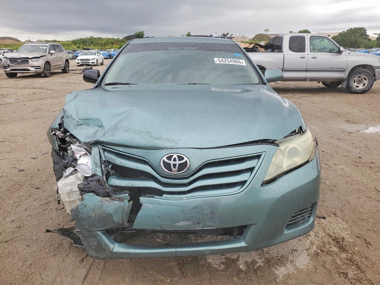 2010 TOYOTA CAMRY LE photo 13