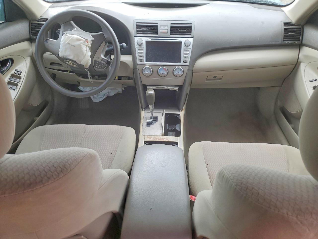 2010 TOYOTA CAMRY LE photo 22