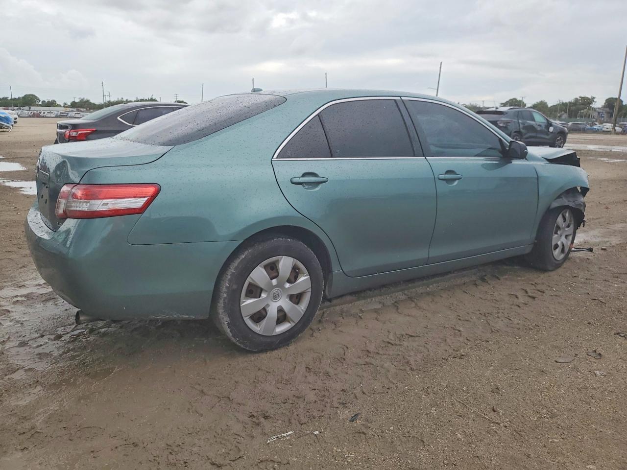 2010 TOYOTA CAMRY LE photo 7