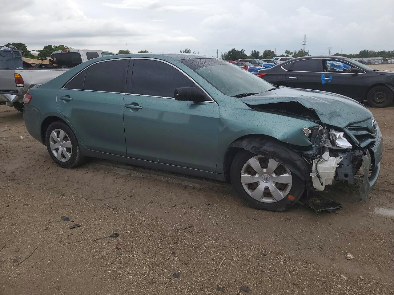2010 TOYOTA CAMRY LE photo 10