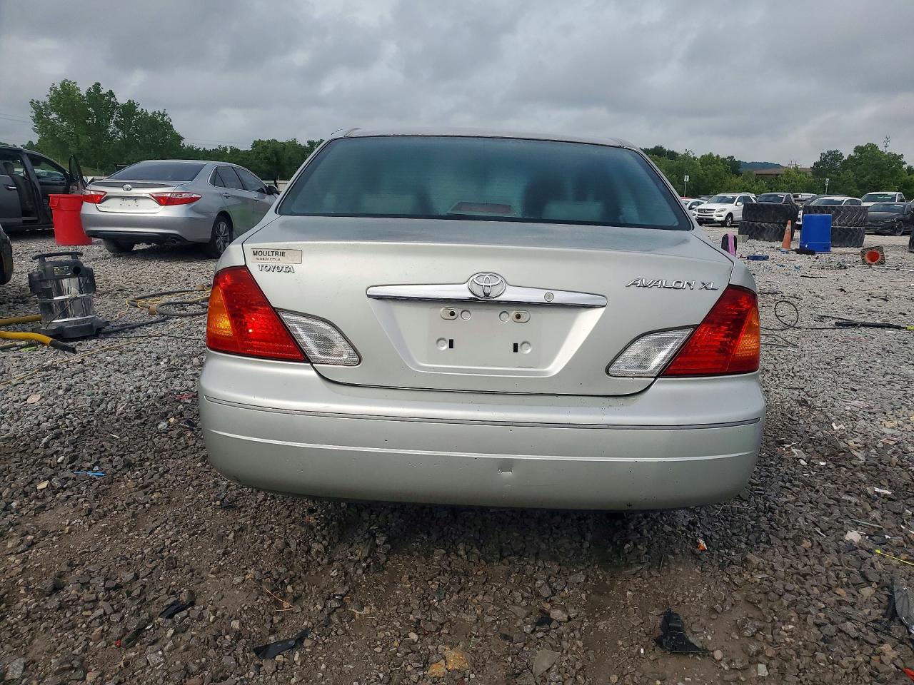 2001 TOYOTA AVALON XL photo 6